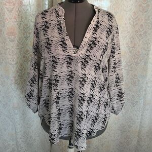 Lush Black and White Abstract Blouse